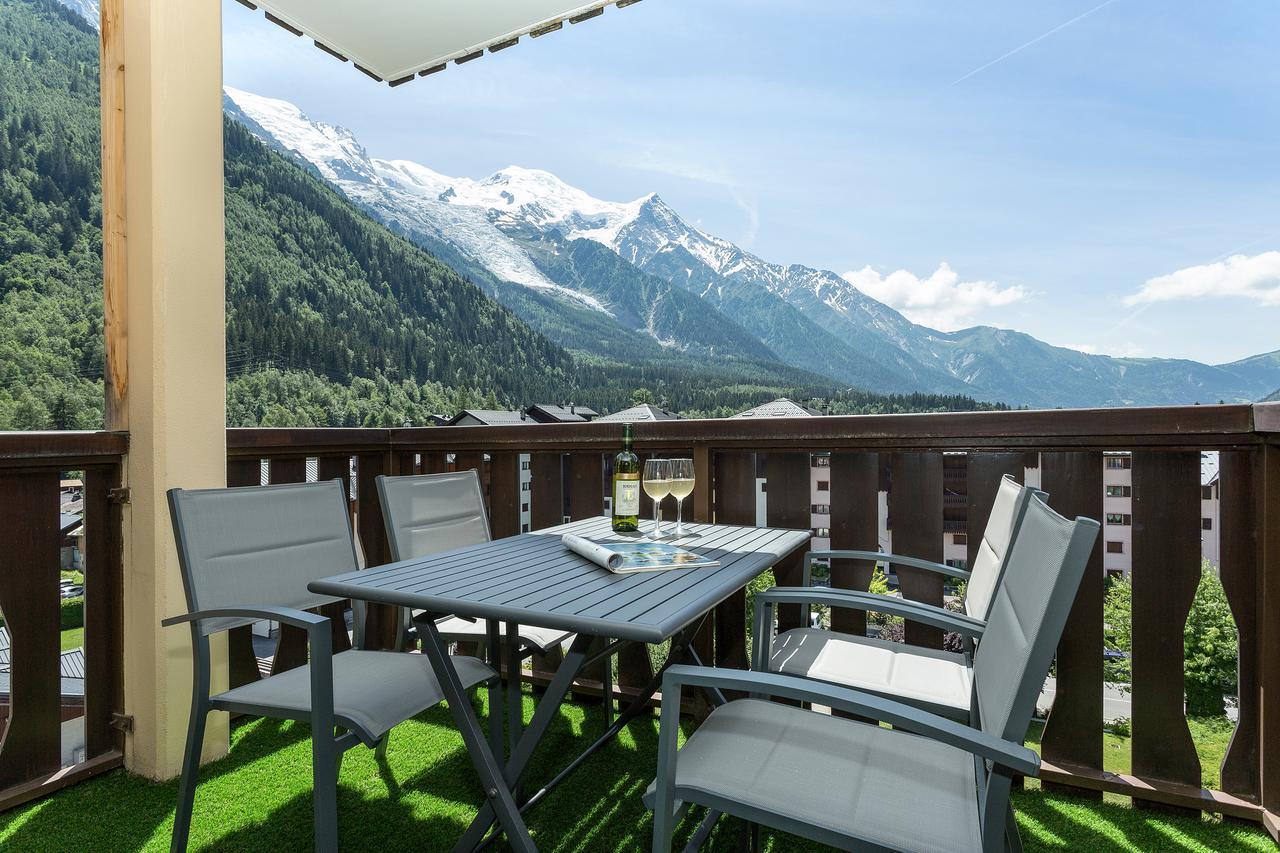 Apartment Aiglons - Central Chamonix Mountain Haven Bagian luar foto