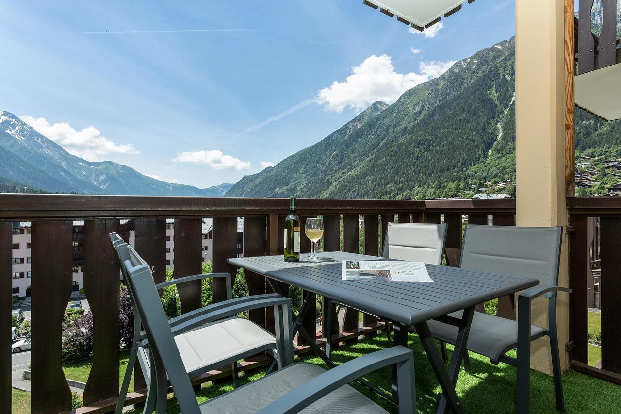 Apartment Aiglons - Central Chamonix Mountain Haven Bagian luar foto